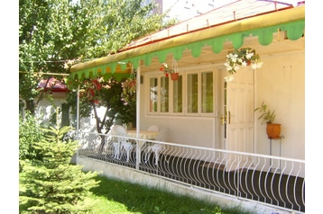 Rumunia Privát Bacău, Zewnątrz